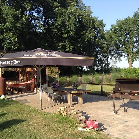 Bed En Boterham Hoeve Boord Ven Acomodação com café da manhã Eersel Exterior foto